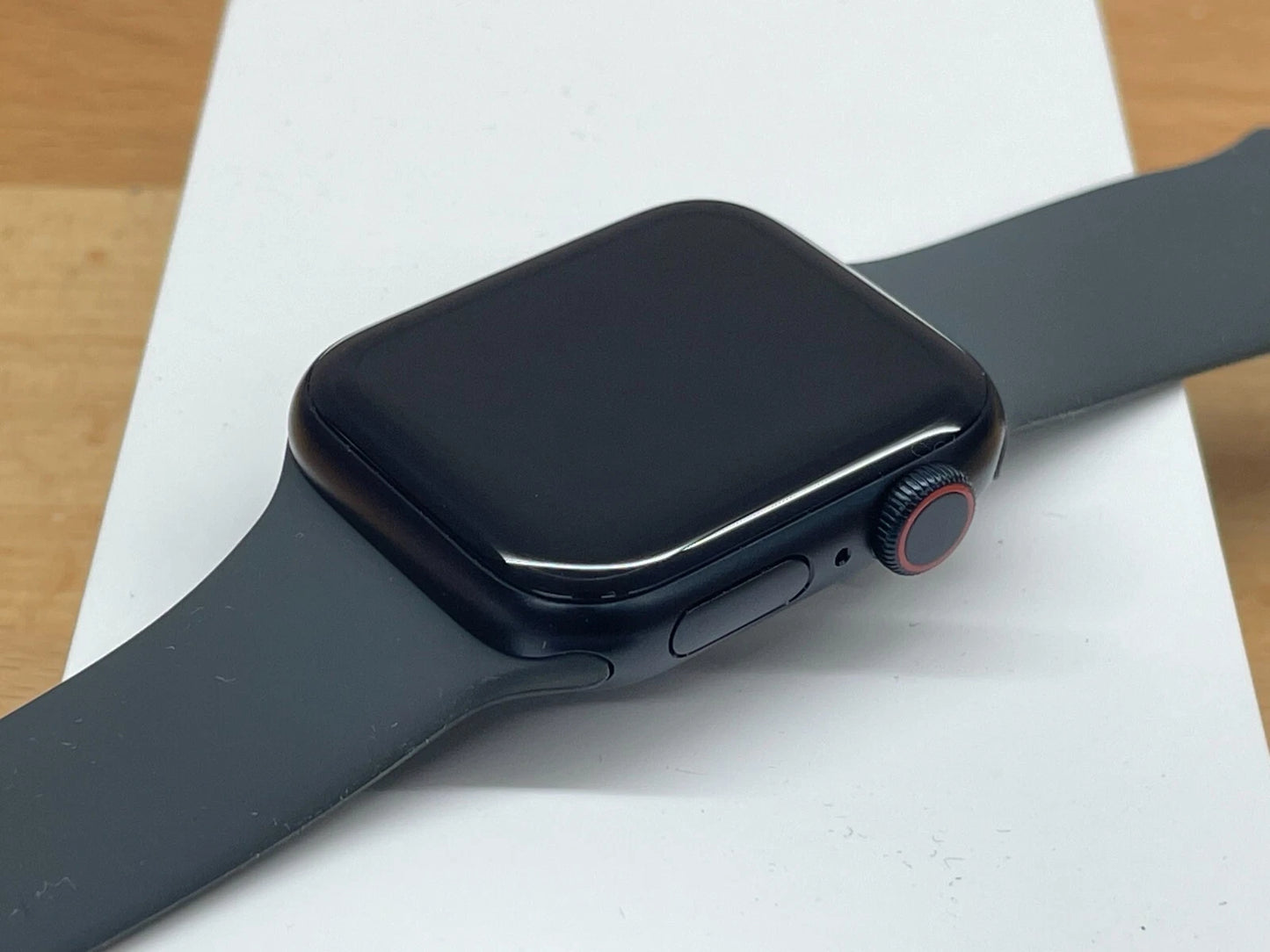 Apple Watch SE 2nd Gen (2024) 40mm (GPS + Cellular) Aluminum Case Sport Band